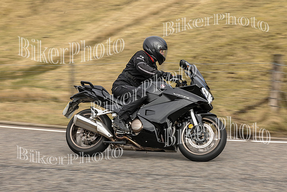 053A4122